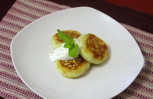 Простые и вкусные рецепты сырников: творожная сказка из детства