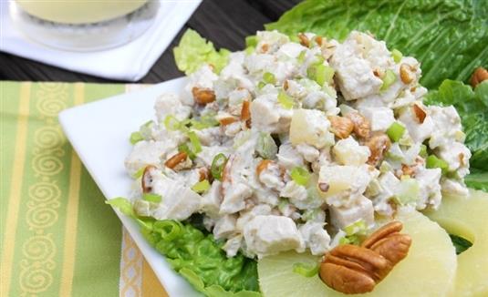 Салат с ананасом и индейкой Салат с ананасом и индейкой