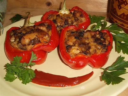 Перцы, фаршированные курицей и грибами